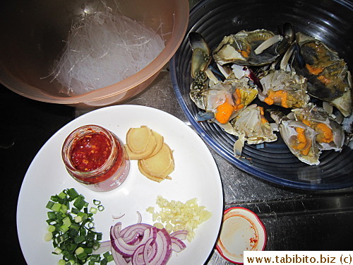 Ingredients for the crabs with rice vermicelli