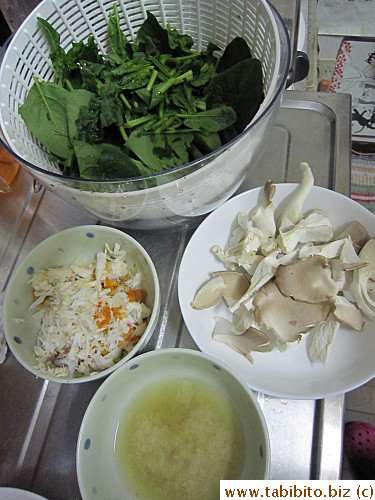 Ingredients for the crab sauce over spinach