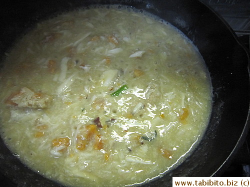 Thickening the sauce with cornstarch slurry