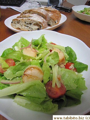 Birthday dinner: appetizer: salad with seared scallops, olive focaccia