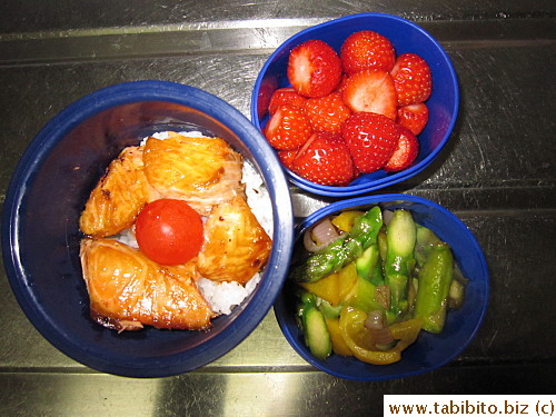 Grilled salmon, stirfried yellow peppers, asparagus and shallots, strawberries