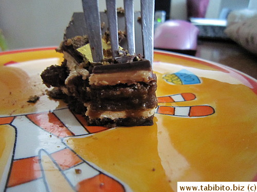 The cake in the middle is very squishy and