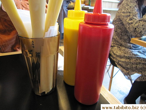 Condiments and cutlery