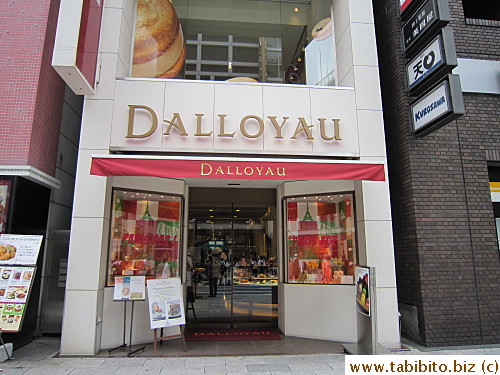 Dalloyau is just a few stores down