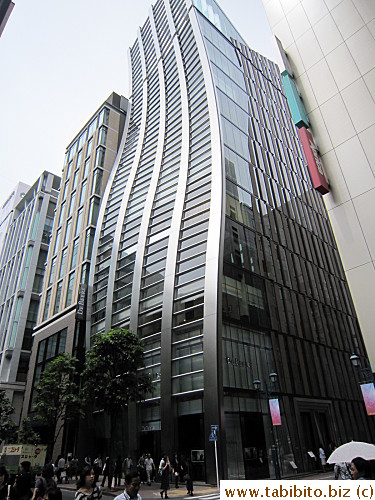 Undulating DeBeers building