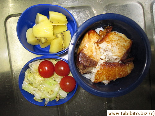 Grilled king fish, sauteed cabbage, cherry tomatoes, kiwi