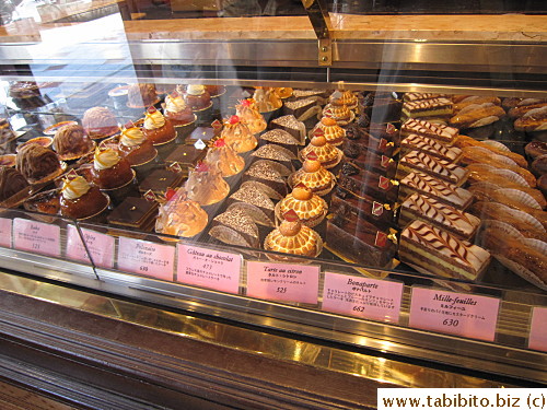I'd like to try their chocolate cake