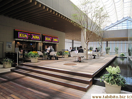 This looks like a good relaxing place for lunch on the 5/F
