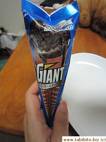 Glico Giant Chocolate Cone 105Yen/US$1.2 (I casn get it for as low as 70cents on sale weekends)