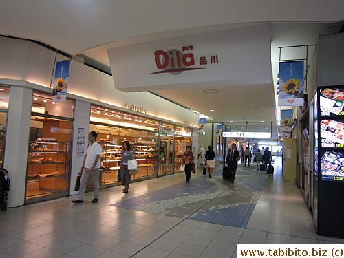 Dila is another shopping area inside Shinagawa Station