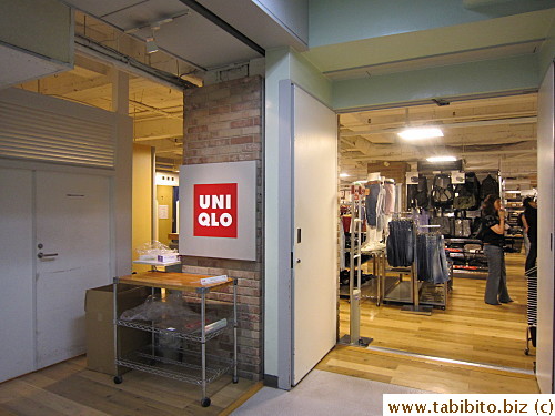 Uniqlo on the 6th floor (there's a 100-Yen shop upstairs that I didn't go)