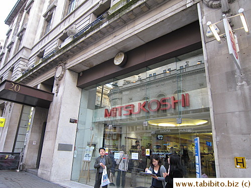 Everybody gathered at Mitsukoshi Department Store for the tour