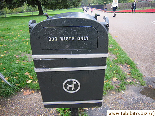 Bin for dog poo