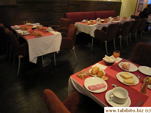 Breakfast room (the roll and pastry was already dished out. I wonder which ones were leftover from previous diner?!)