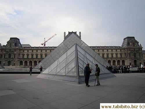 This is my very first image of Louvre. We finally got there!