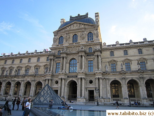 Pavillon Denon seen from outside