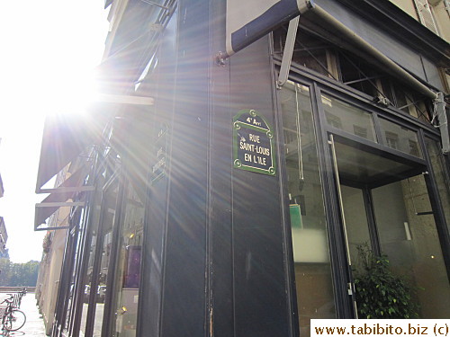 Rue Saint-Louis en L'ile has good shops to browse