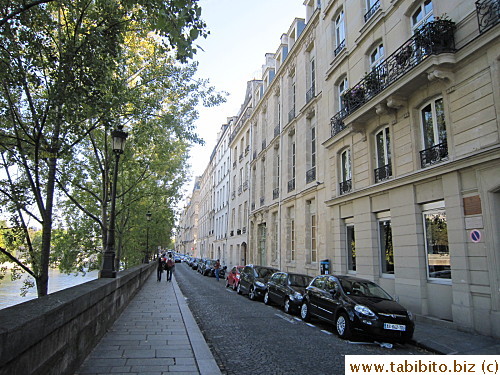 Walking along River Seine on the border of L'ile Saint-Louis, we headed toward Metro Pont Marie for our cafe break
