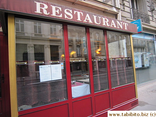 It has a restaurant