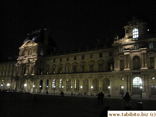 Yet another building (Pavillon)