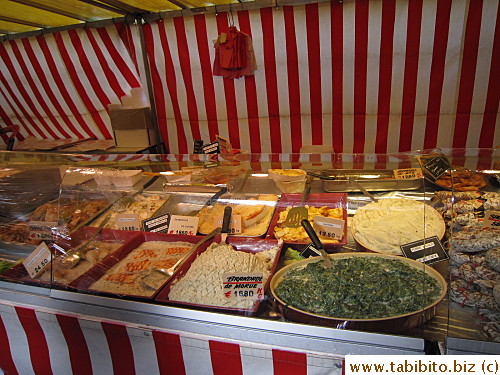 You can so easily get picnic food from this market