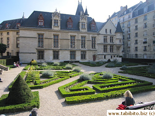 A lovely garden we strolled past