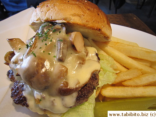 Grilled Mushroom Burger (regular) 1350Yen/US$16