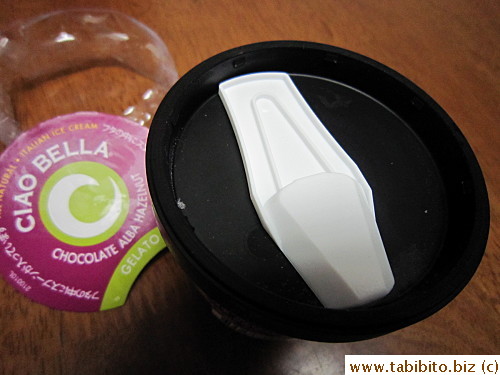 The lil' spoon it comes with