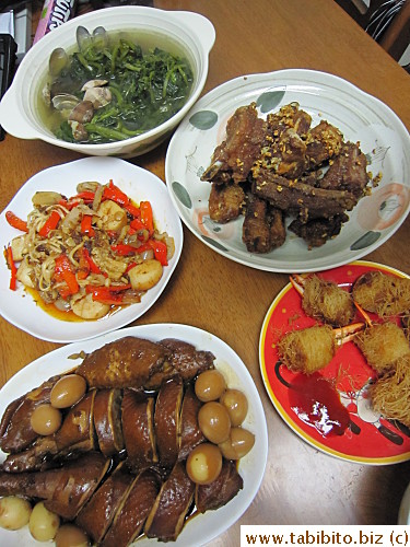 New Year's Eve dinner: No strict rules to follow regarding the kind of dishes to make, but you always eat well that night