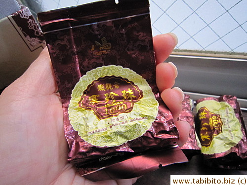 Single-serving vacuum-packed leaves inside