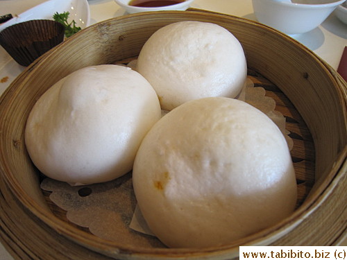 Steamed buns with sweet runny filling