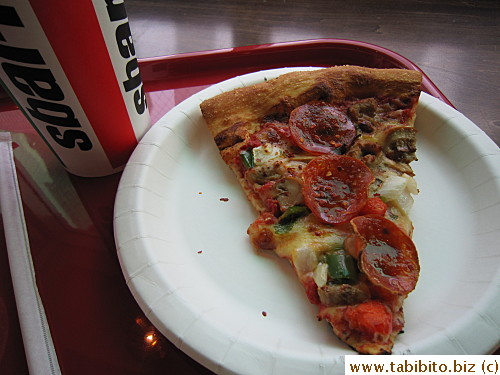 Finally a piece of Sbarro supreme pizza in Shibuya before heading home. Pizza-icecream-pizza, satisfaction guaranteed!