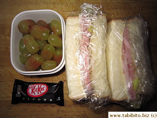 Ham & Cheese sandwich, grapes, KitKat