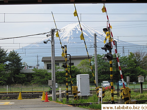 The track faces Mount Fuji