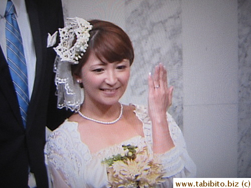 Whenever a female celebrity holds a press conference about their nuptials, they always hold up their hand to show the engagement or wedding ring