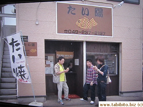 sells savory taiyaki 