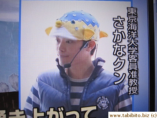 This university teacher (possibly a marine biologist) always wears that fish hat and his nickname is Sakana-kun (fish boy)