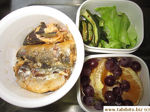 Canned sardines, sauteed okra, stirfried lettuce, orange and grapes
