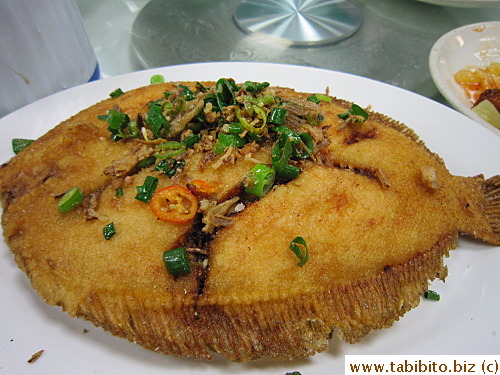 Mom ordered an extra deep-fried sole per my request, hehe