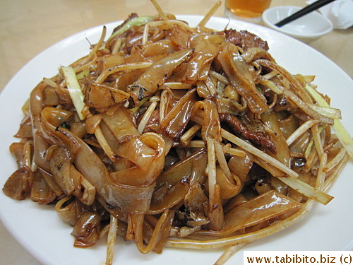 Stirfried beef and rice noodles HK$65/US$8, so very good 