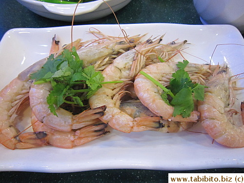One set we picked steamed prawns (HK$68/US$8.5) which were very sweet, firm and fresh