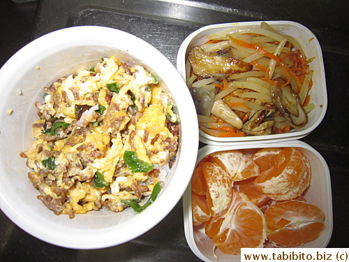 Stirfried pork mince with egg and green onions, stirfried bean sprouts with carrot and mushrooms, mandarin