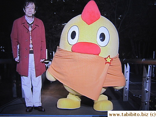 The weather mascot of Asahi TV dons a scarf in Autumn