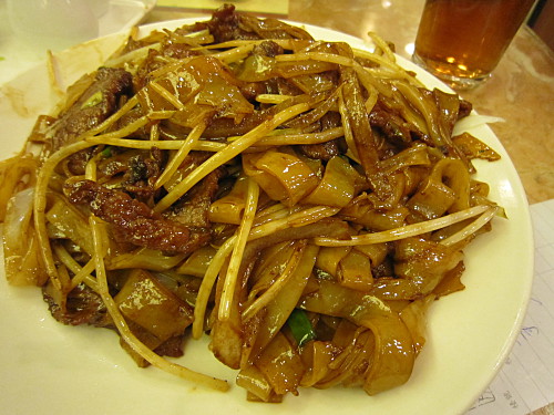 Uber delicious stirfried beef rice noodles HK$69/US$8.6