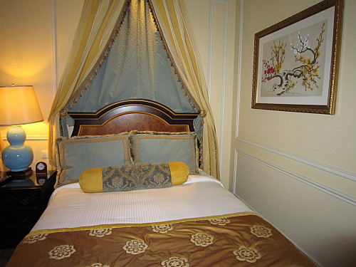 The bed is a lot bigger than this picture shows (KL and I aren't skinny and we sleep comfortably in one bed)