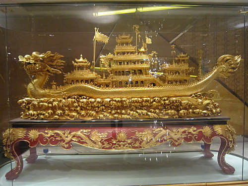 many sculptures are gold-plated