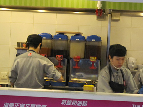 Every Tsui Wah employee that comes in contact with food wears a spit guard, this I like a lot
