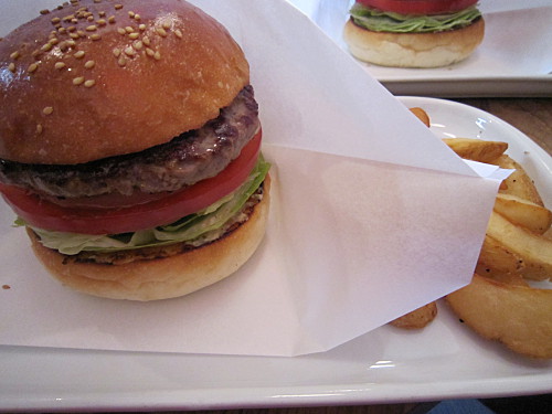 Plain Burger 900Yen/US$11