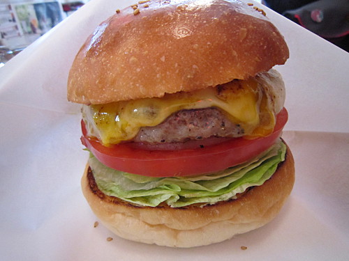 Cheese Burger 1050Yen/US$13
