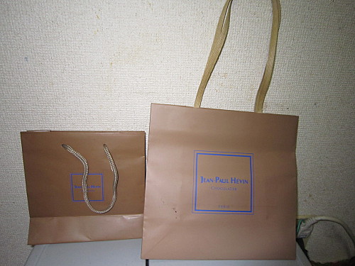 The cake box is placed in a thick small bag, then in a large bag.  Good thing they can be recycled